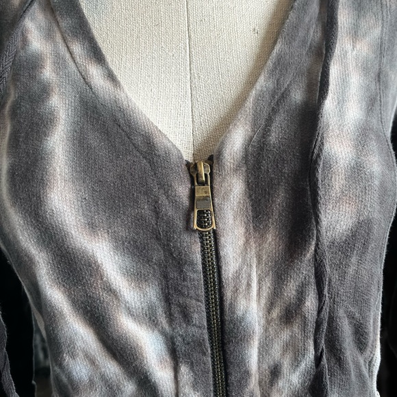 Pixie-cut Sweater Dress - Picture 3 of 4